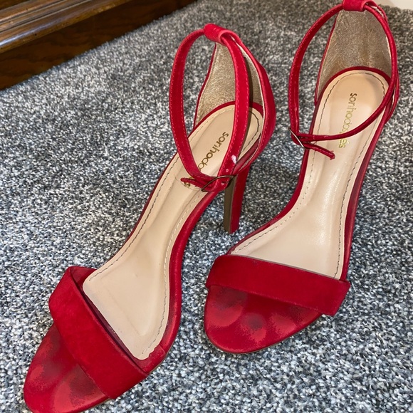 Red high heels - Picture 2 of 5